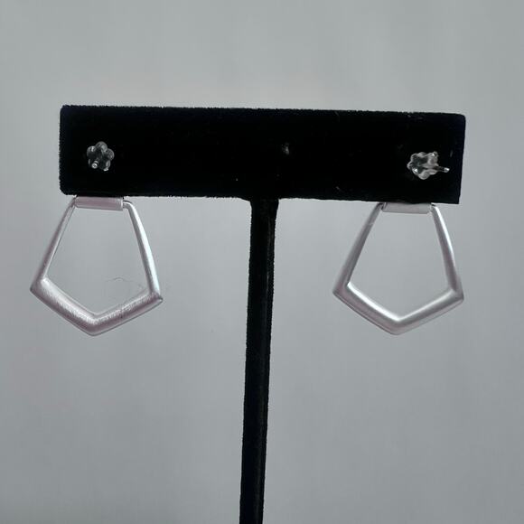 Kendra Scott Paxton Door Knocker Earrings Silver Tone Small - Picture 5 of 8